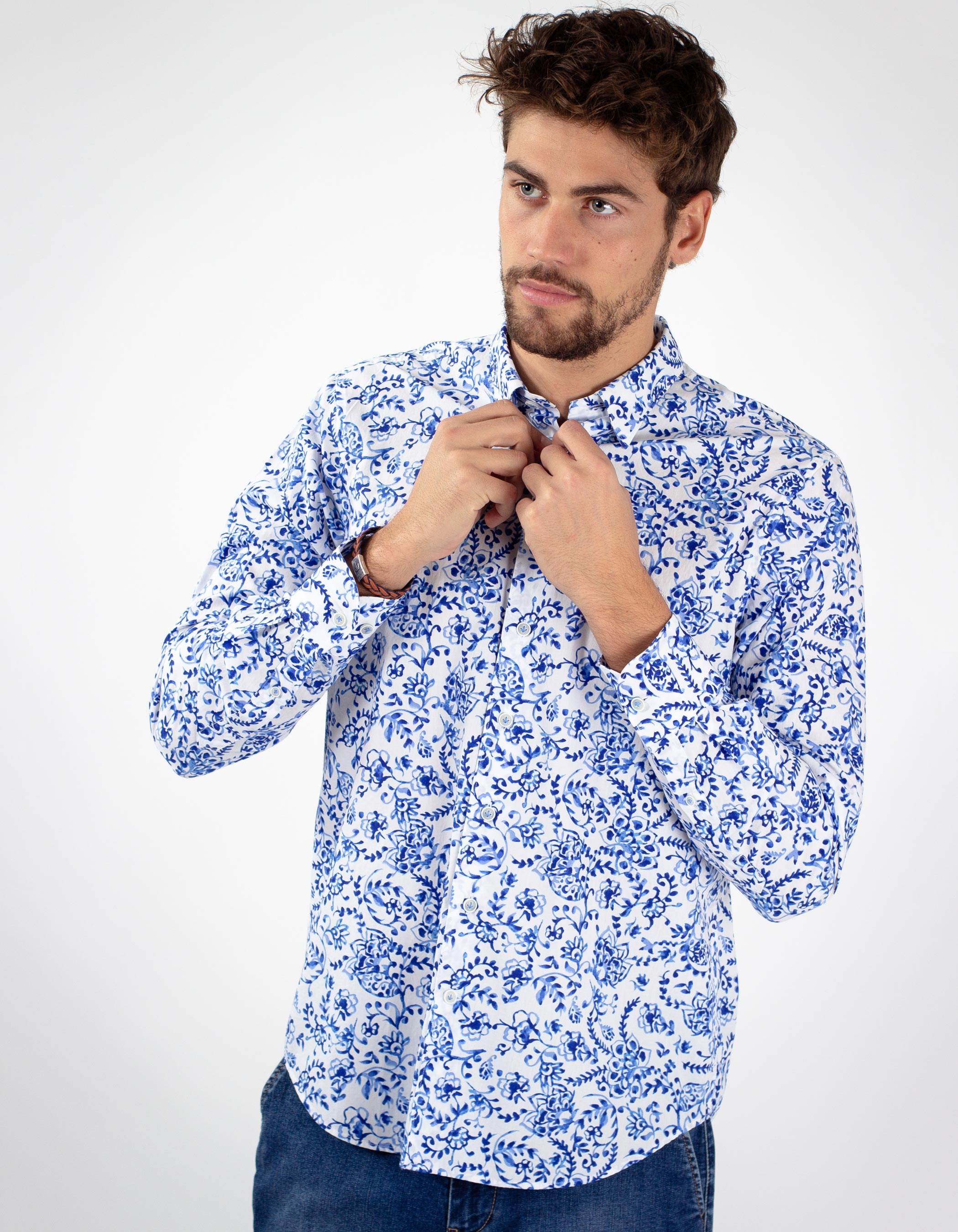 Venta u003e camisa blanca con flores u003e en stock