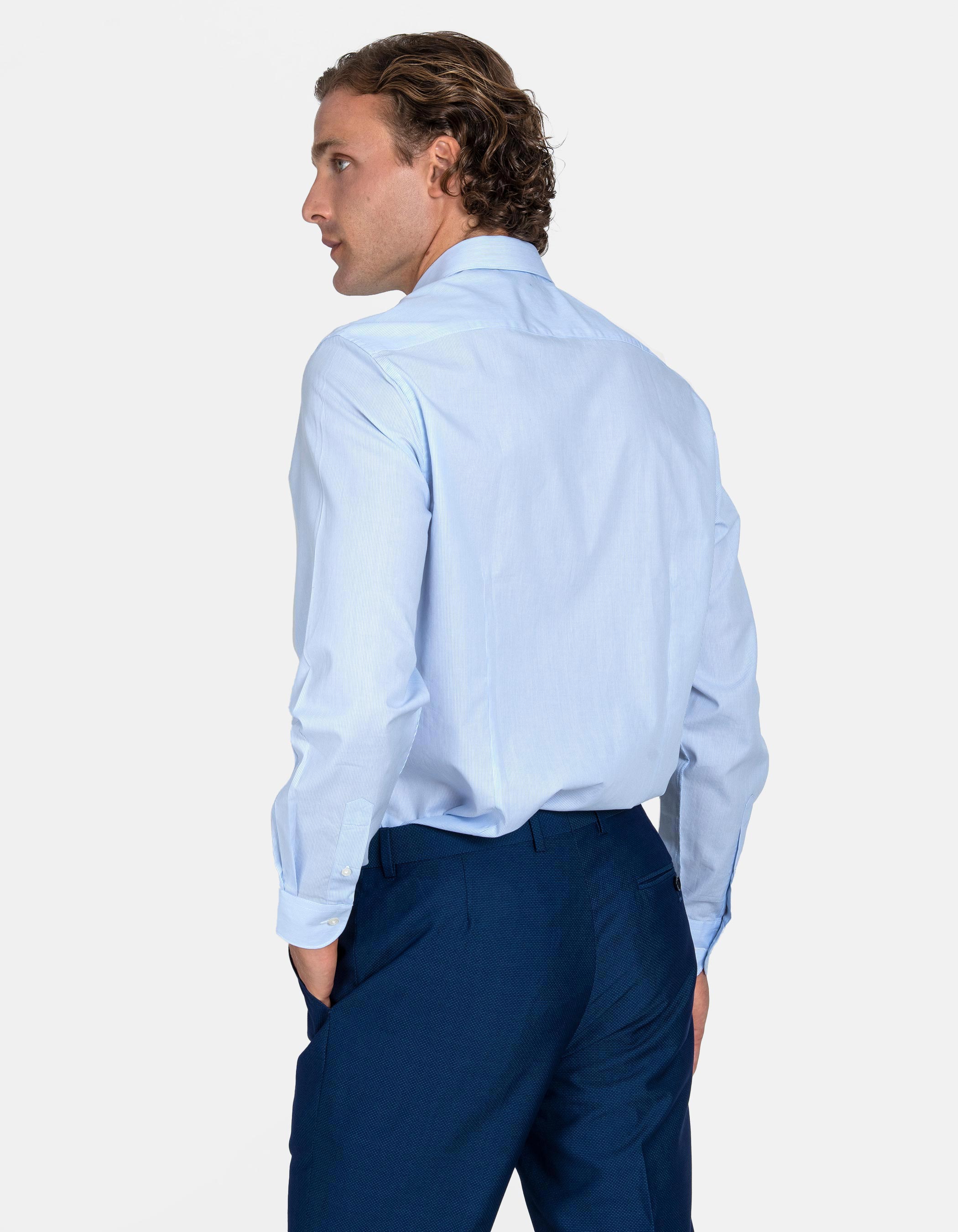 Chemise blanche à rayures bleues 3